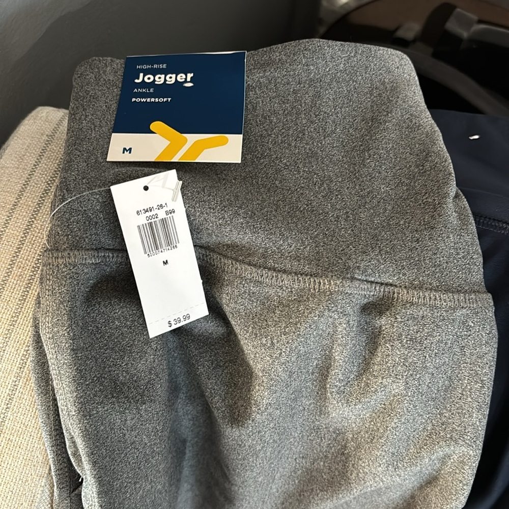 4 pairs of Old Navy joggers - Picture 2 of 3